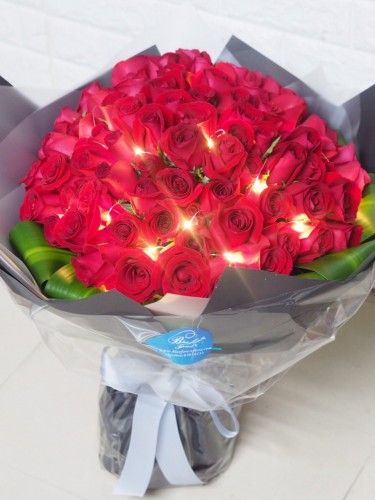 *LED 99枝紅玫瑰求婚花束