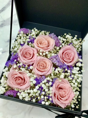 6枝裝粉玫瑰保鮮花滿天星花盒*永不凋謝