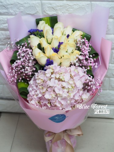 香檳玫瑰配荷蘭粉繡球花束