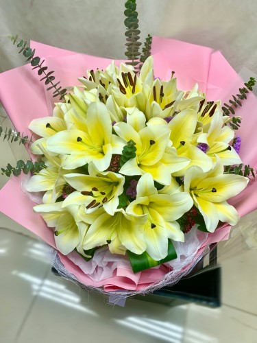 王天霸黃色百合大花束