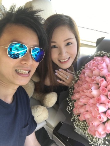 99枝玫瑰求婚花束