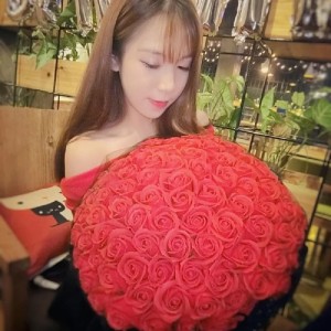 客人滿意回相片及好評*紅玫瑰花束