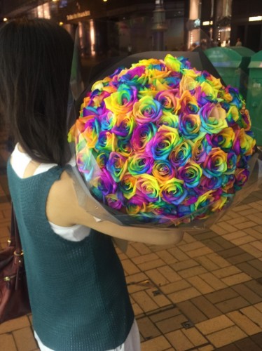 客人滿意回相片及好評*99荷蘭彩虹玫瑰花束