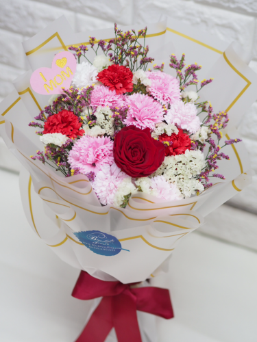 可永久保存*玫瑰保鮮花配康乃馨番梘花花束（紅色系）