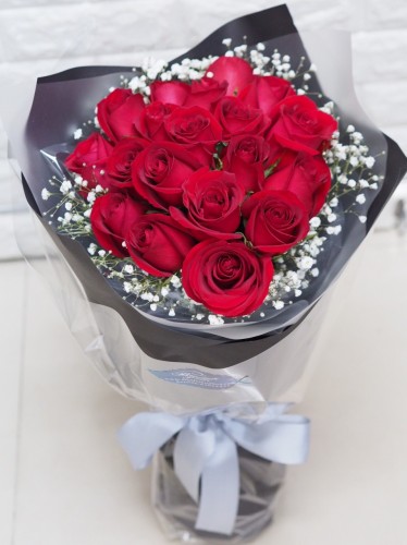 18枝肯亞紅玫瑰花束