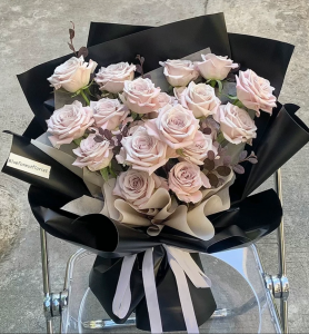 新品種*18枝肯亞銀灰色玫瑰花束（Manta rose)