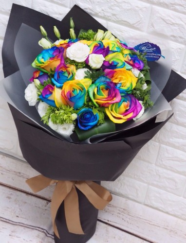 * * 童話*荷蘭彩虹玫瑰花束（預訂）