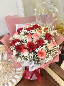 18枝肯亞雙色玫瑰滿天星花束**