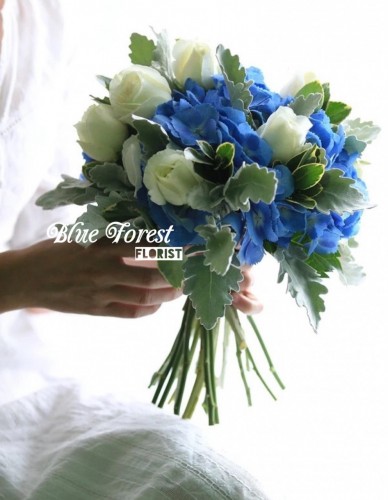 荷蘭繡球配白玫瑰花球