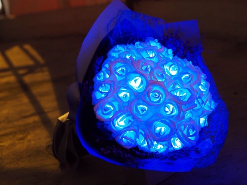 ［浪漫推薦］小幸運 *發光玫瑰花束（39朵裝仿真花-藍玫瑰）