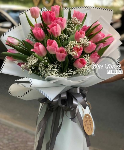 *荷蘭粉紅鬱金香配滿天星花束