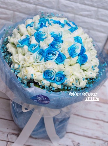 漸變色淺藍拼白色玫瑰花束99枝裝