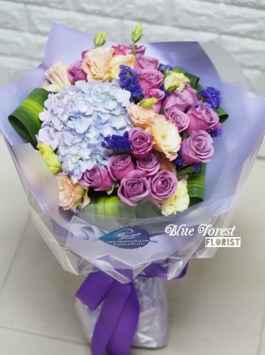荷蘭繡球配紫玫瑰花束*